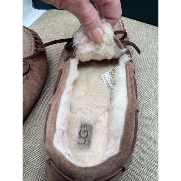 UGG Dakota Chestnut Brown Suede Slippers Moccasins Sheepskin Size US 8 Women - Picture 8 of 10
